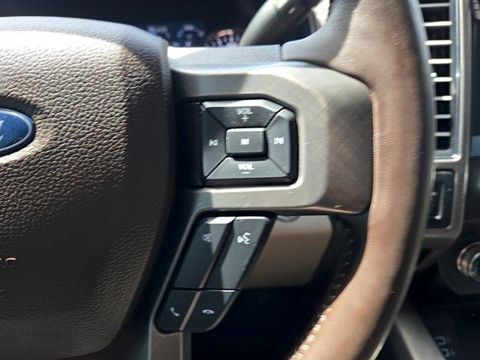 Certified 2019 Ford F250 Limited AWD/4WD image 15