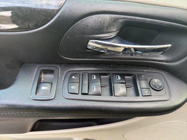 Used 2018 Dodge Grand Caravan SE FWD image 17