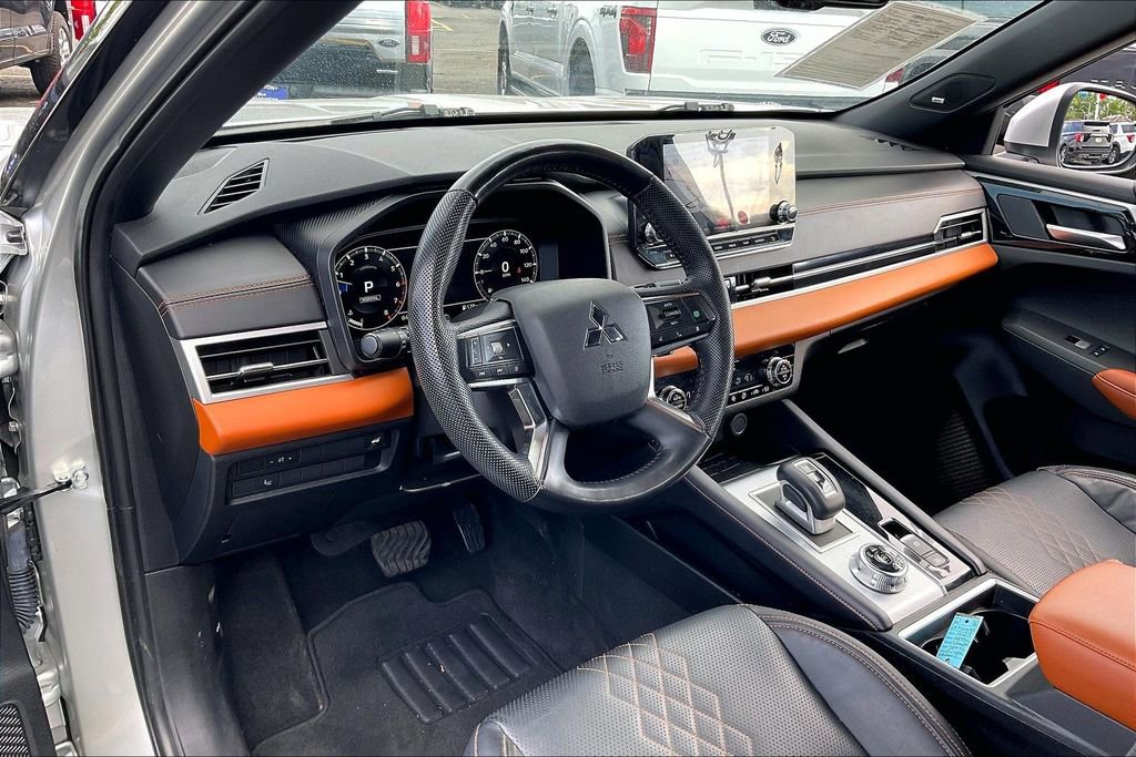 Used 2023 Mitsubishi Outlander SEL AWD/4WD image 13