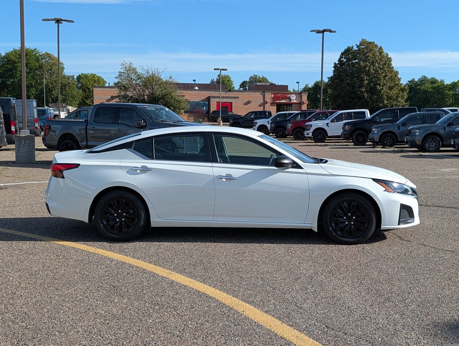 Used 2024 Nissan Altima 2.5 S FWD image 8