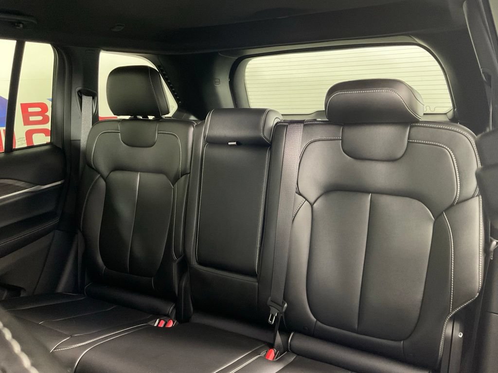 Used 2024 Jeep Grand Cherokee Limited w/ Black Appearance Package AWD/4WD image 16