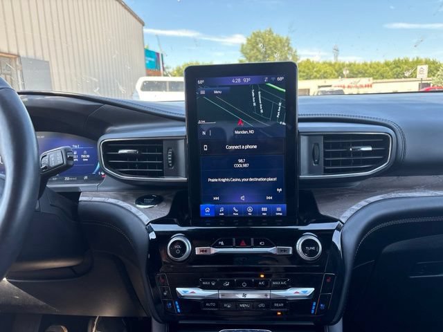 Certified 2022 Ford Explorer Platinum w/ Equipment Group 601A AWD/4WD image 17