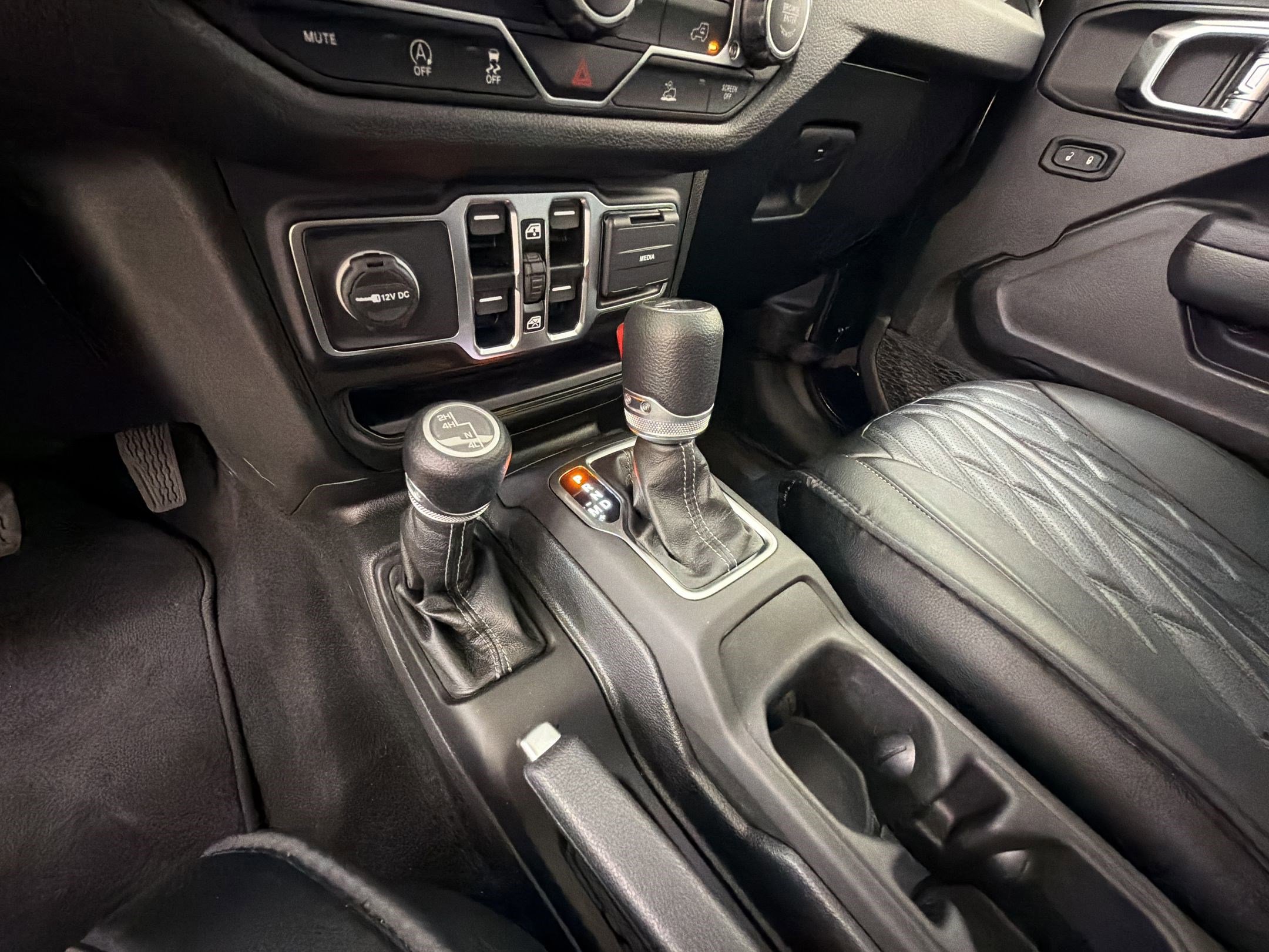 Used 2025 Jeep Gladiator Sport AWD/4WD image 17