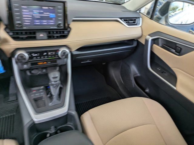 Used 2022 Toyota RAV4 LE image 14
