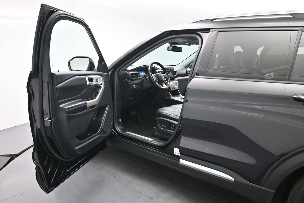 Certified 2022 Ford Explorer Limited w/ Equipment Group 301A RWD image 9