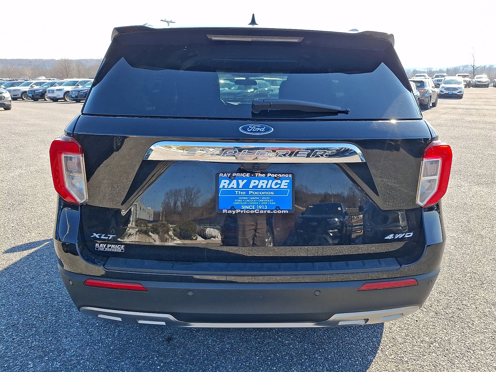 Certified 2023 Ford Explorer XLT w/ Equipment Group 202A image 3