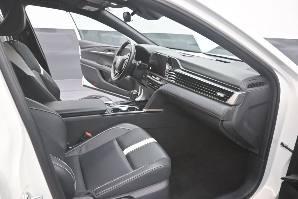 Used 2025 Toyota Camry SE FWD image 16