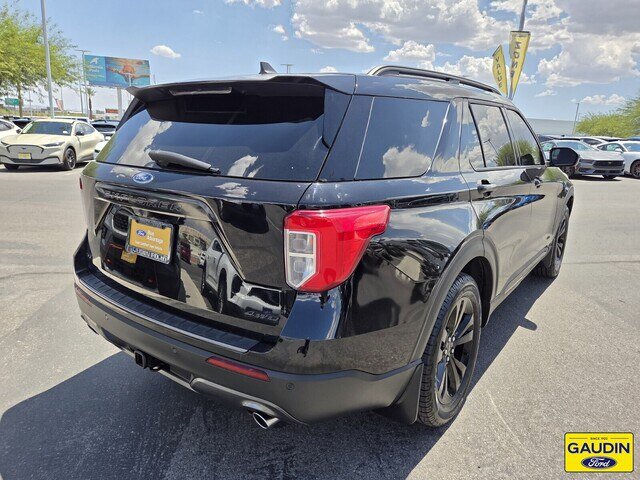 Certified 2023 Ford Explorer XLT w/ Equipment Group 202A AWD/4WD image 7
