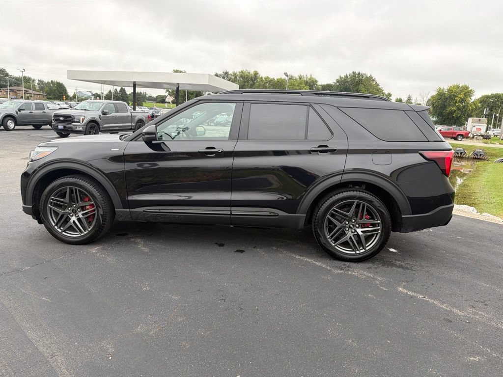 Certified 2025 Ford Explorer ST-Line w/ ST-Line Street Pack AWD/4WD image 7