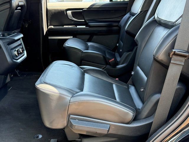 Certified 2025 Ford Expedition Platinum w/ Stealth Appearance Package image 38