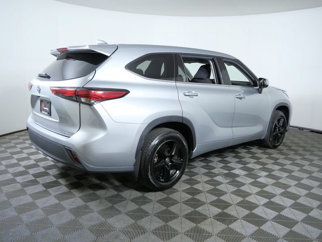 Used 2021 Toyota Highlander LE AWD/4WD image 6