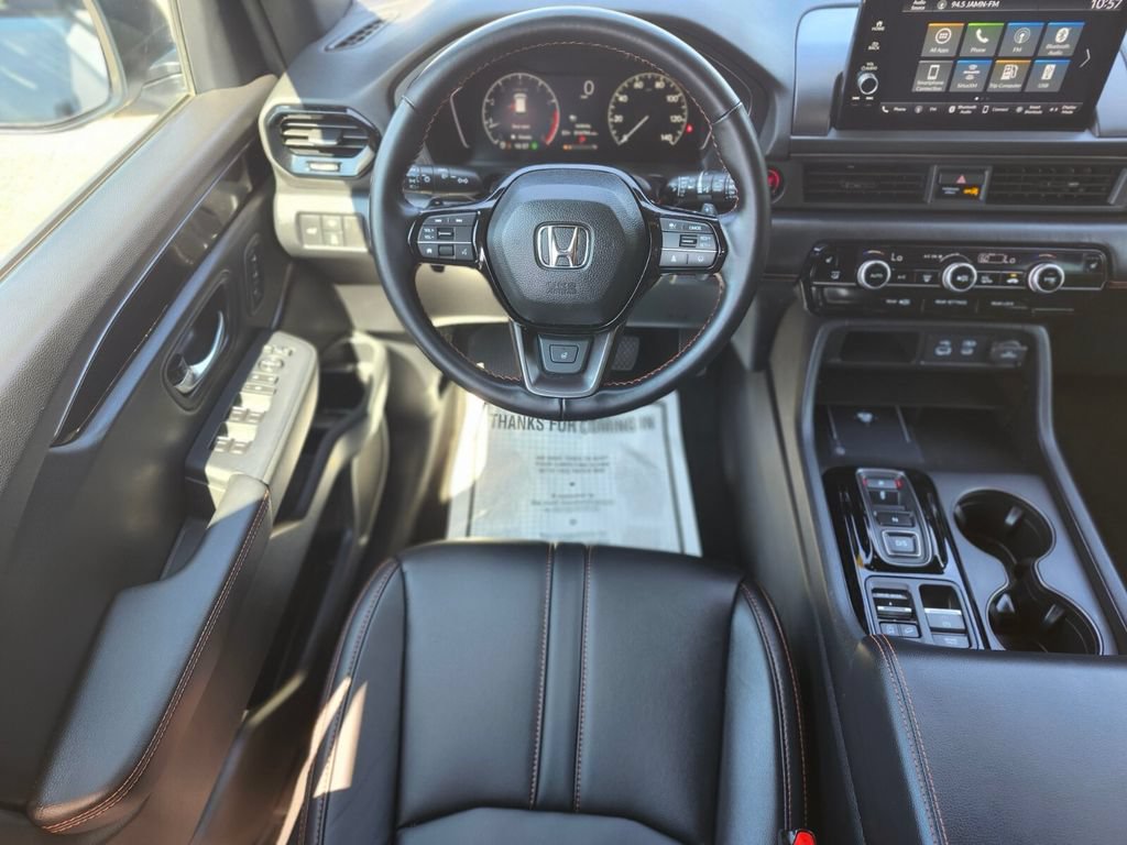 Used 2025 Honda Pilot TrailSport image 13