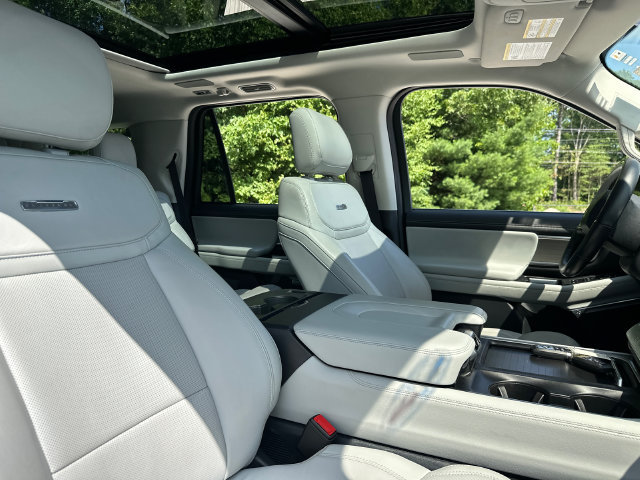 Certified 2025 Ford Expedition Platinum w/ Driver's Package AWD/4WD image 17