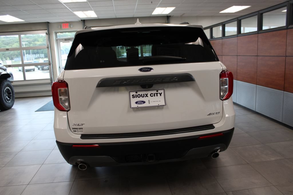 Certified 2023 Ford Explorer XLT w/ Equipment Group 202A AWD/4WD image 4