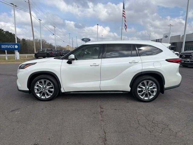 Used 2021 Toyota Highlander Limited FWD image 2