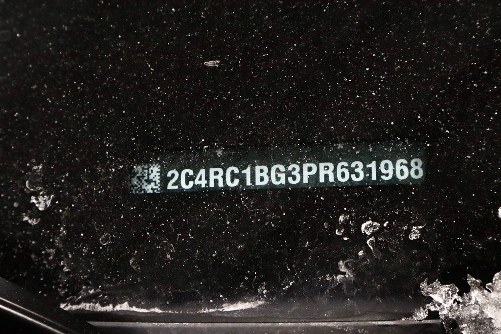 Used 2023 Chrysler Pacifica Touring-L image 32