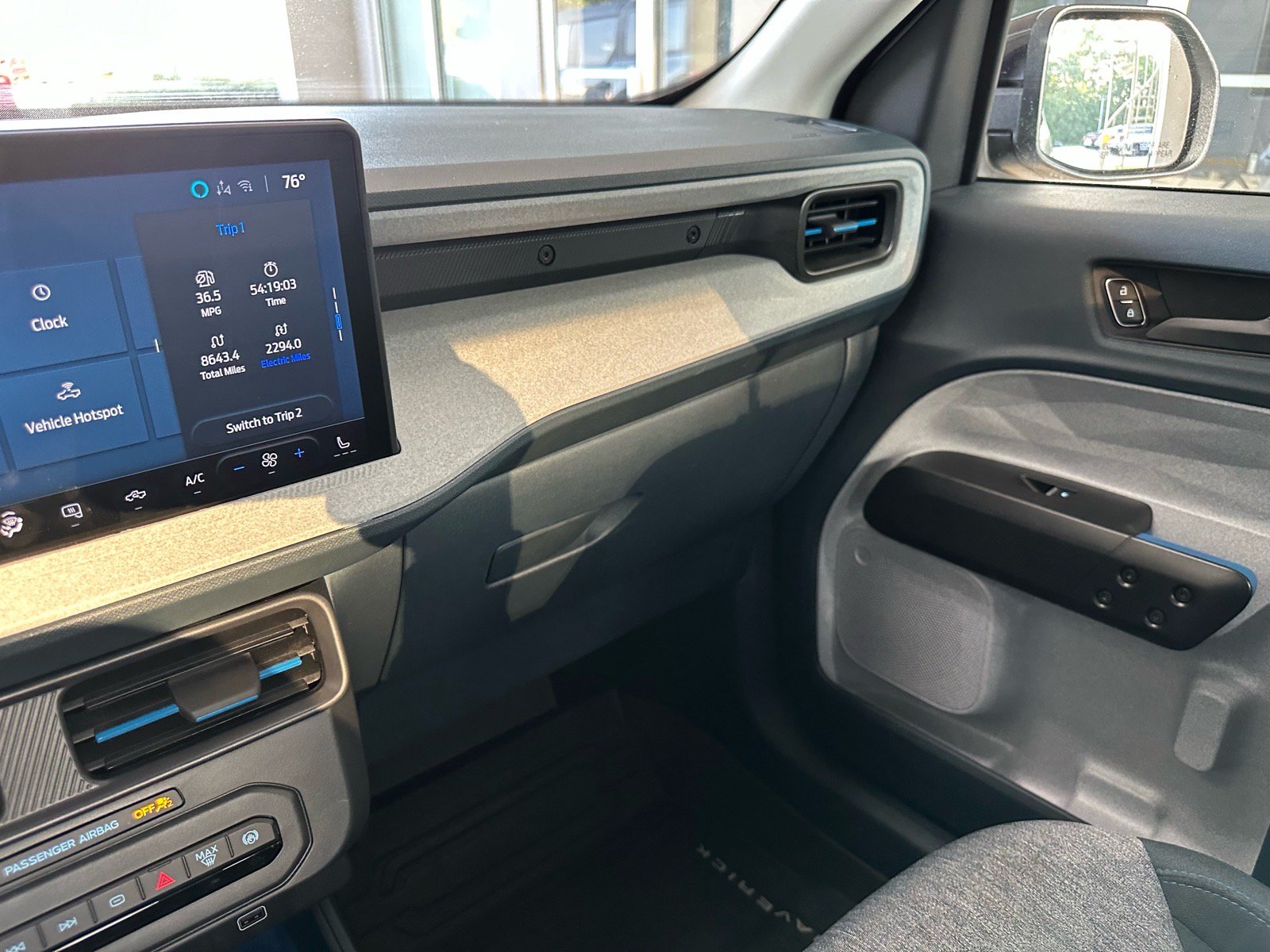Certified 2025 Ford Maverick XLT w/ XLT Luxury Package FWD image 30