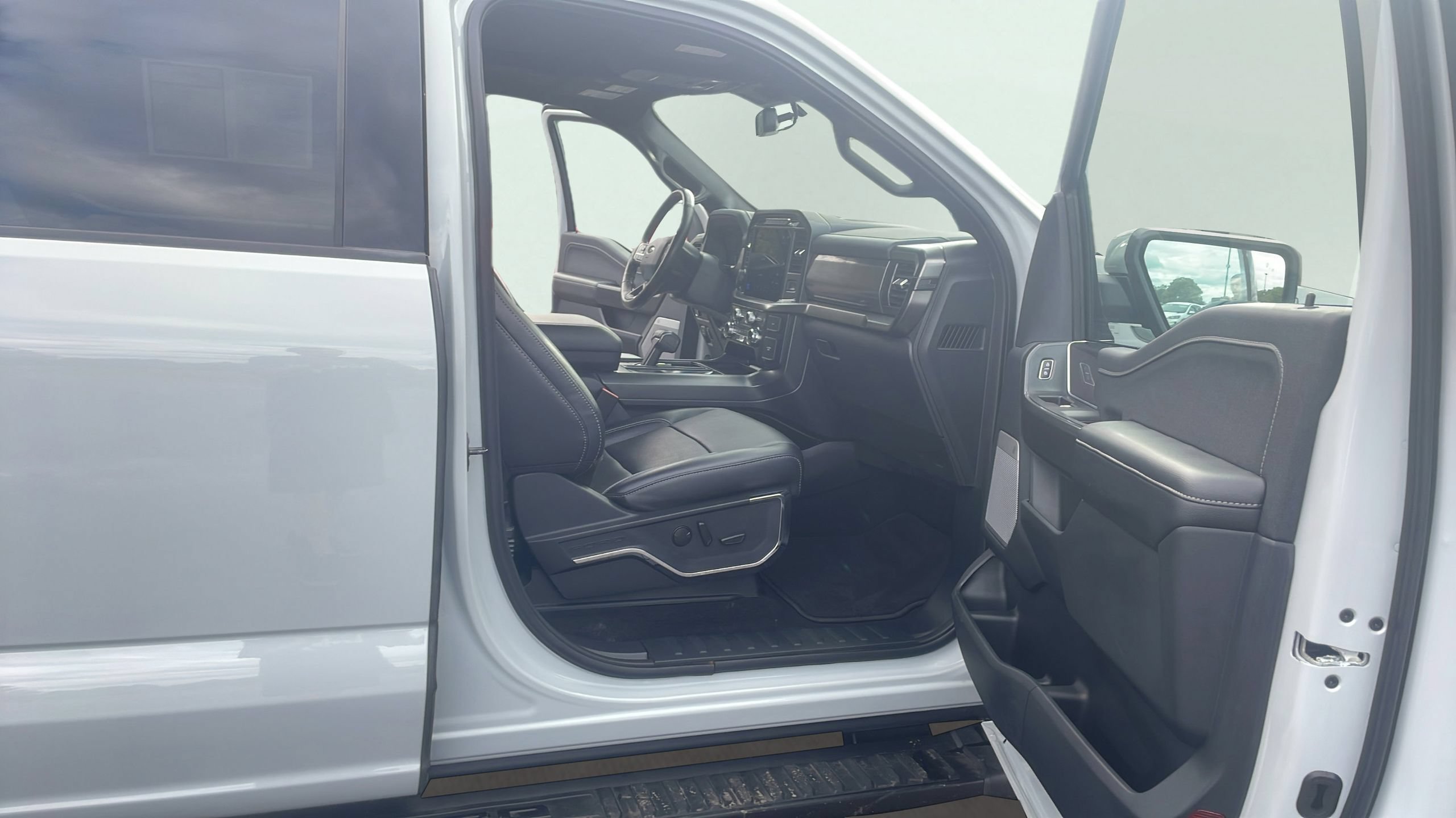 Certified 2024 Ford F150 Lariat AWD/4WD image 18