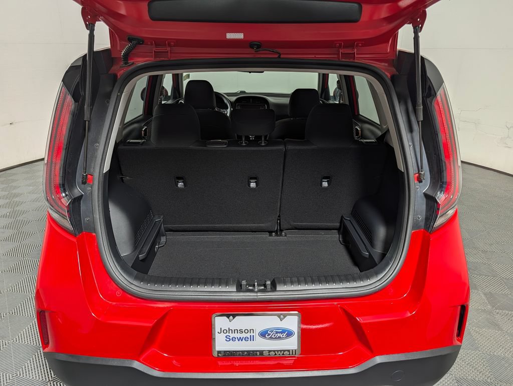 Used 2024 Kia Soul LX FWD image 6