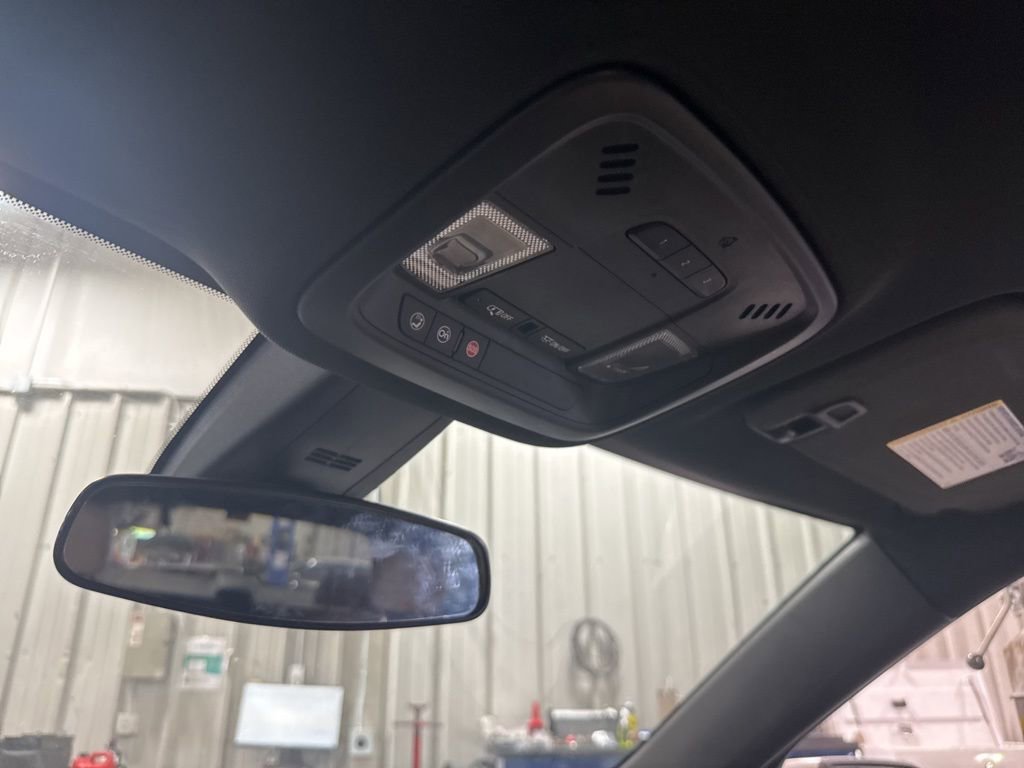 Used 2023 Chevrolet Traverse LT image 15