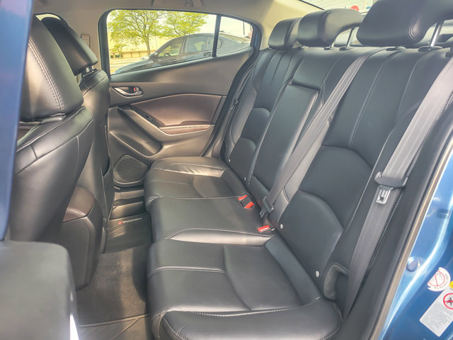 Used 2018 MAZDA MAZDA3 Touring FWD image 9