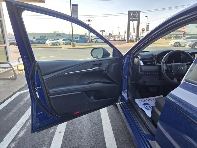 Used 2025 Toyota Camry LE image 10