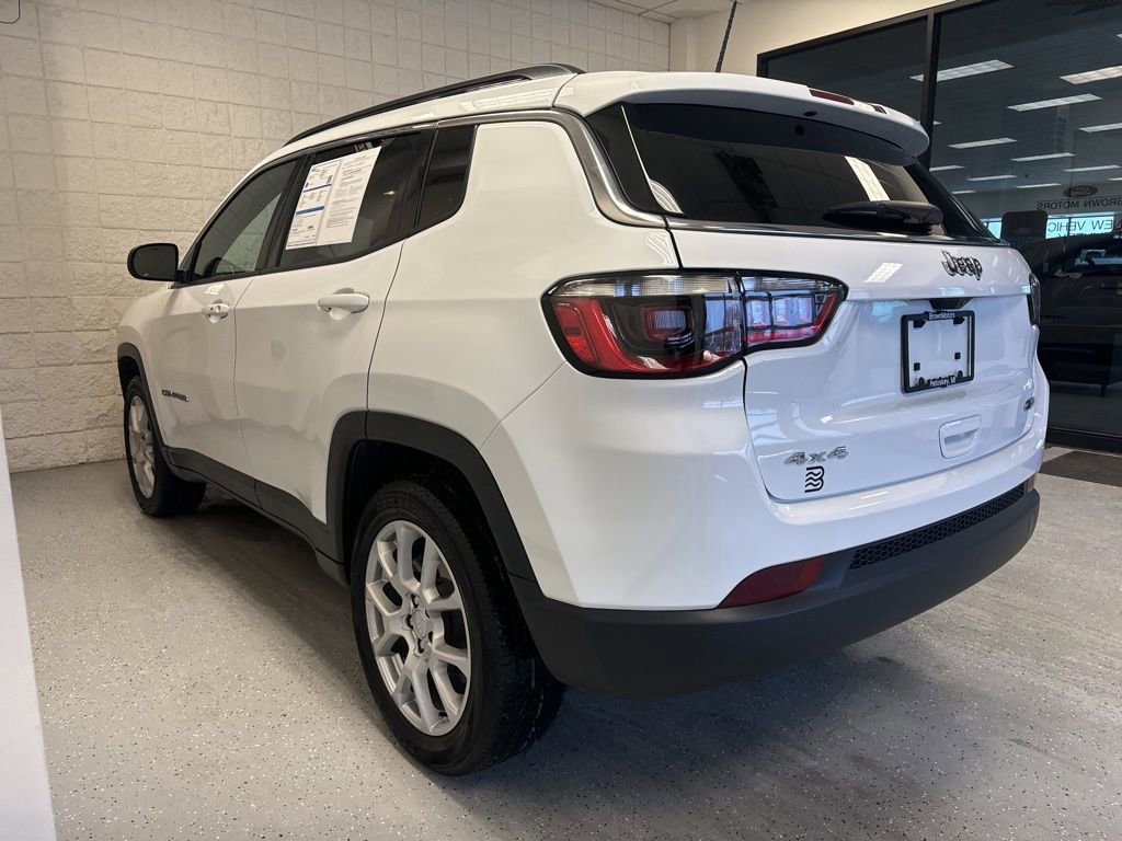 Used 2023 Jeep Compass Latitude image 9