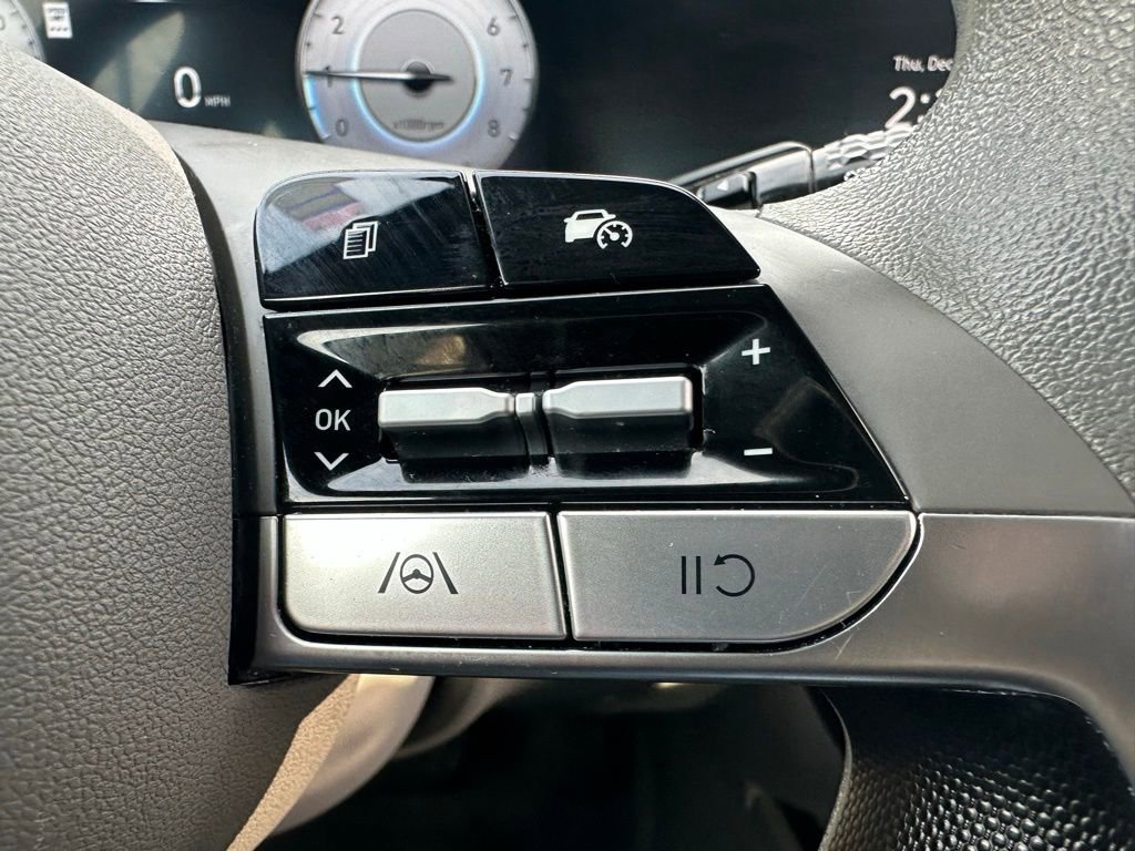 Used 2024 Hyundai Elantra SEL image 25