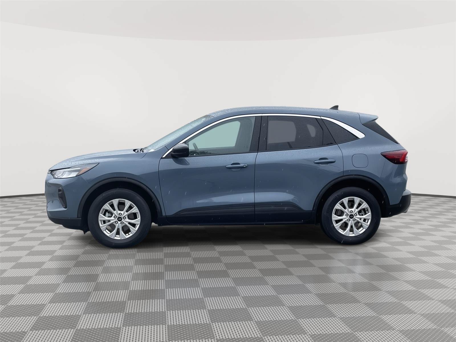 Certified 2023 Ford Escape Active w/ Tech Pack #1 AWD/4WD image 2