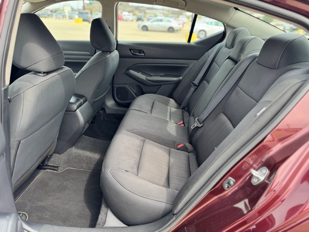 Used 2025 Nissan Altima 2.5 SV FWD image 32