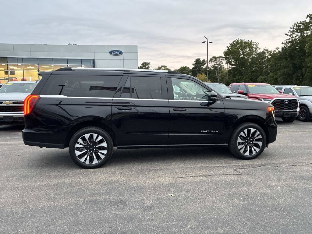 Certified 2025 Ford Expedition Max Platinum w/ Driver's Package AWD/4WD image 8