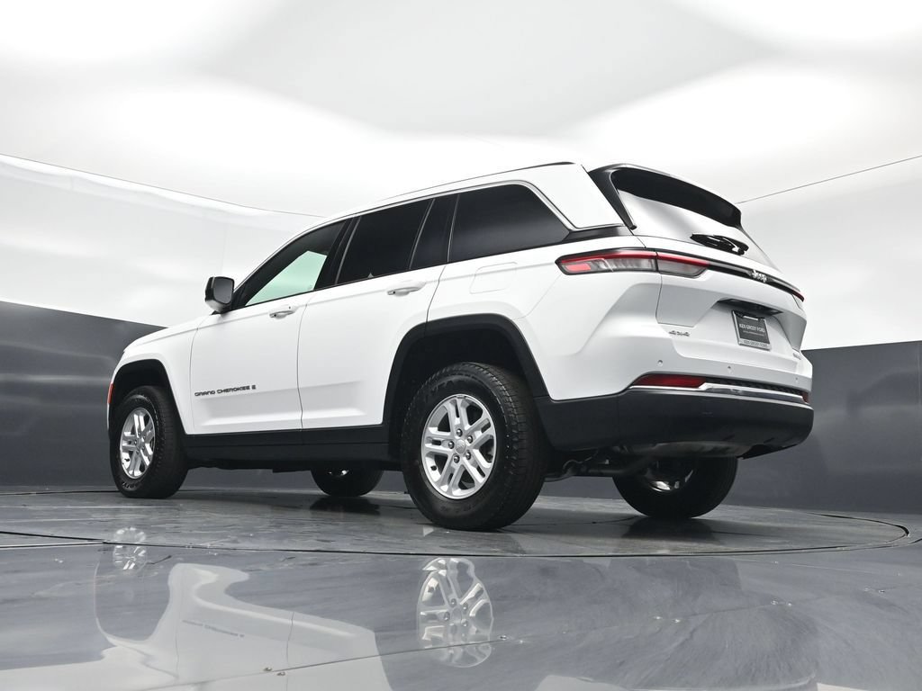 Used 2025 Jeep Grand Cherokee Laredo w/ Luxury Tech Group I AWD/4WD image 44