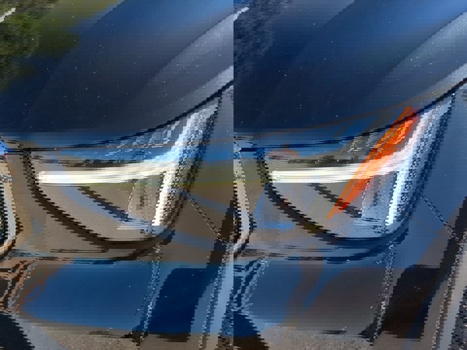 Used 2025 Volvo XC40 B5 Core image 36