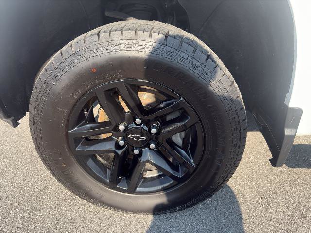 Used 2022 Chevrolet Silverado 1500 Custom Trail Boss w/ LPO, Dark Essentials Package AWD/4WD image 11