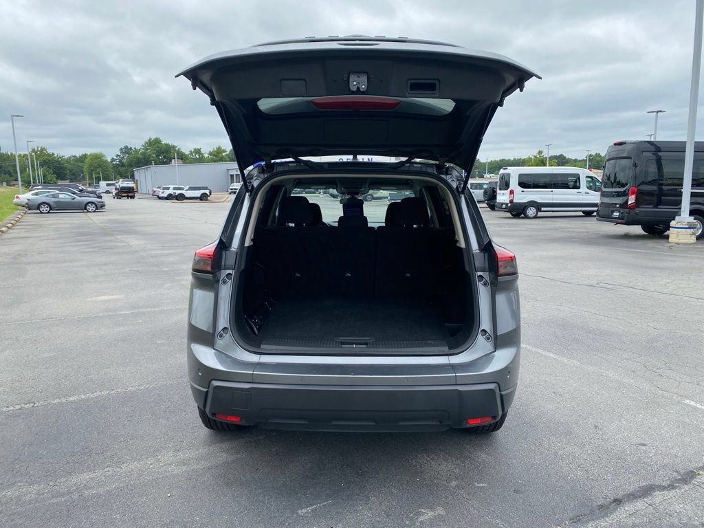 Used 2024 Nissan Rogue S AWD/4WD image 9