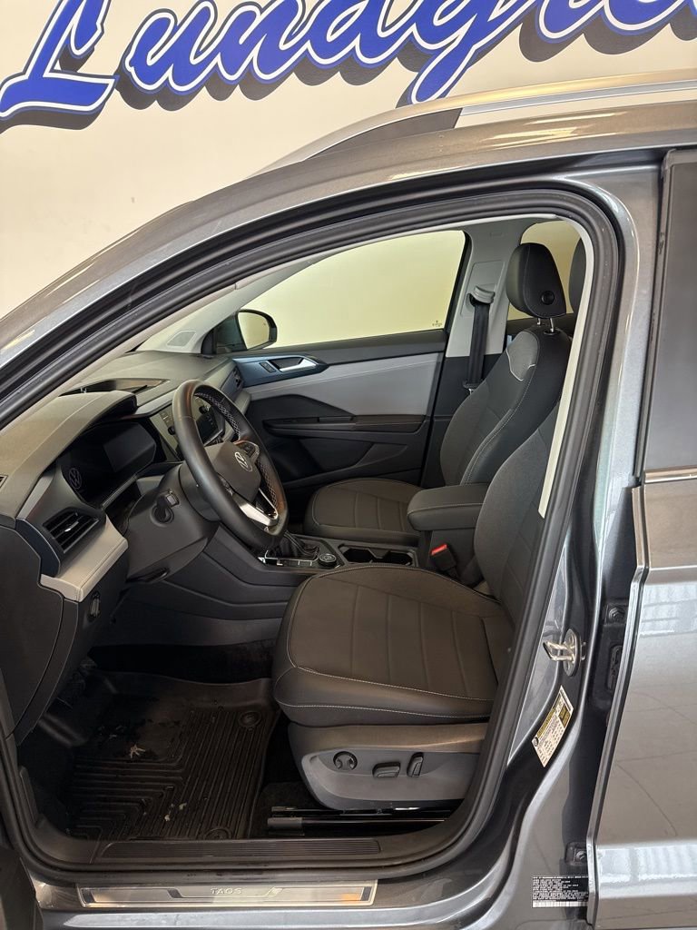 Used 2024 Volkswagen Taos SE image 13