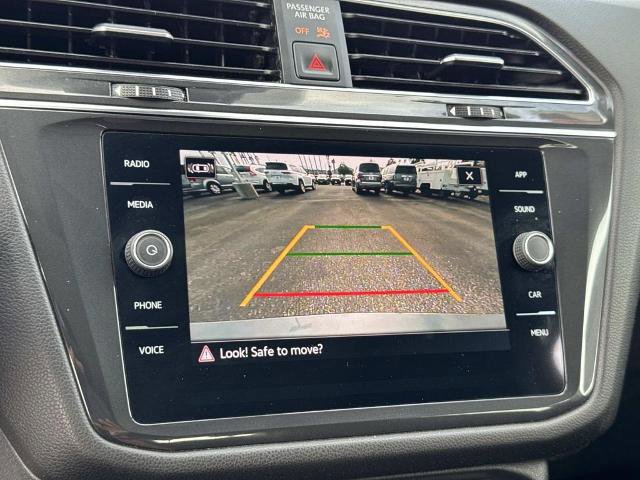Used 2023 Volkswagen Tiguan SE w/ Panoramic Sunroof Package image 16
