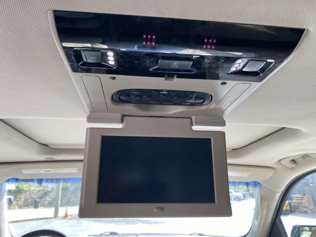 Used 2017 GMC Yukon XL Denali w/ Open Road Package AWD/4WD image 11