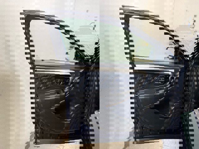 Certified 2017 Ford Taurus SEL w/ Equipment Group 201A image 9