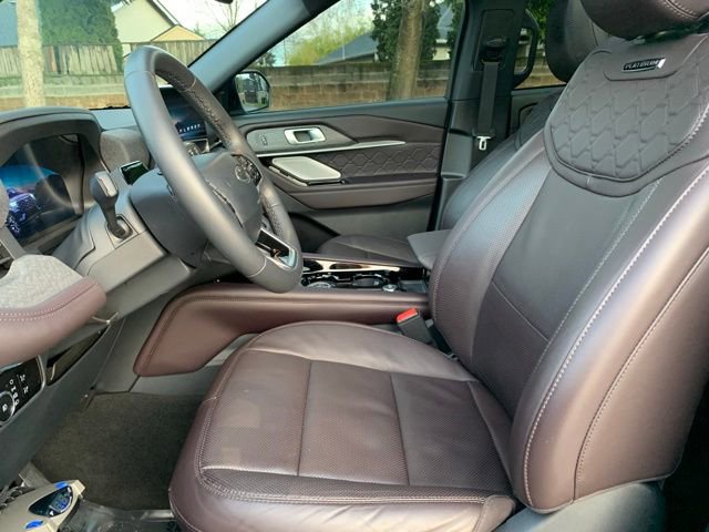 Certified 2025 Ford Explorer Platinum w/ Ultimate Package image 14