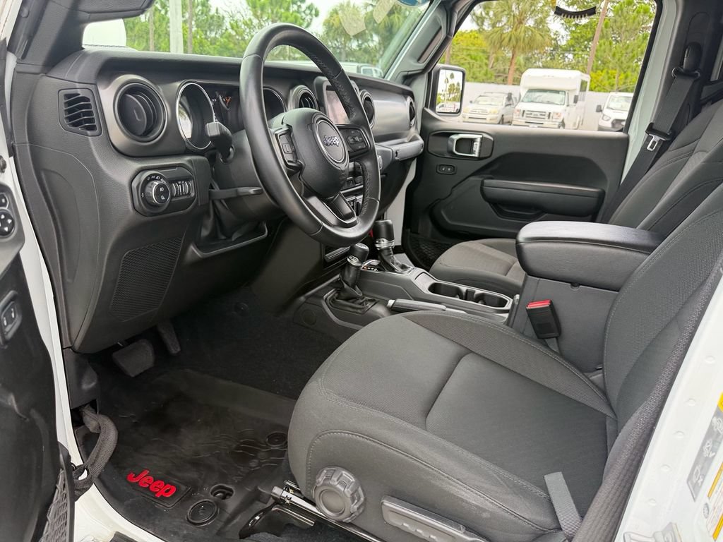 Used 2022 Jeep Gladiator Sport AWD/4WD image 12