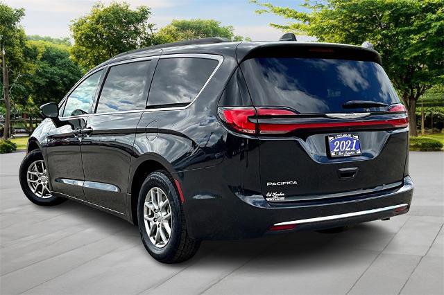 Used 2021 Chrysler Pacifica Touring image 2