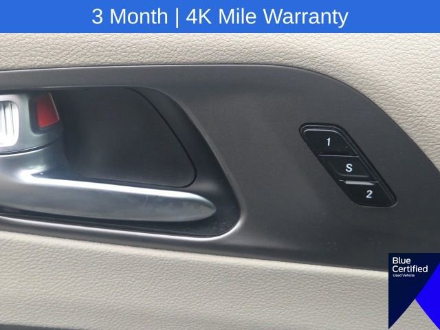Used 2023 Chrysler Pacifica Touring-L FWD image 27