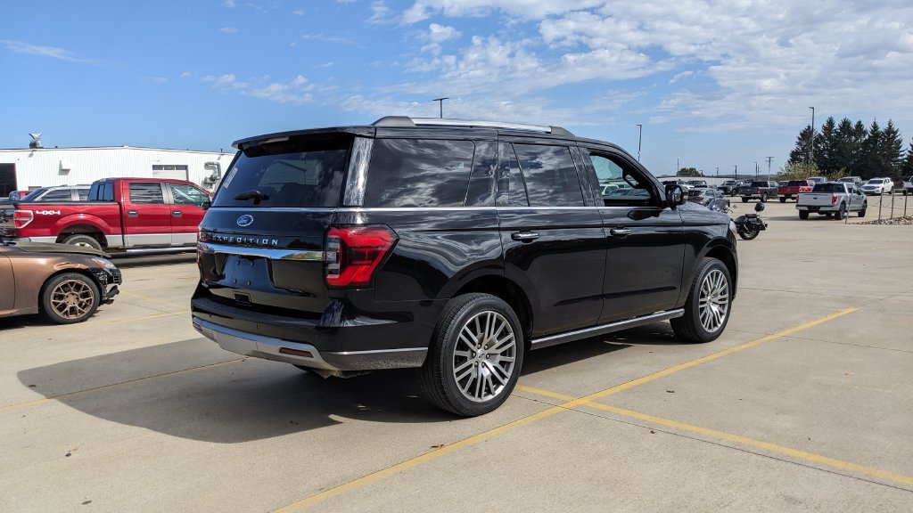 Certified 2023 Ford Expedition Limited AWD/4WD image 3
