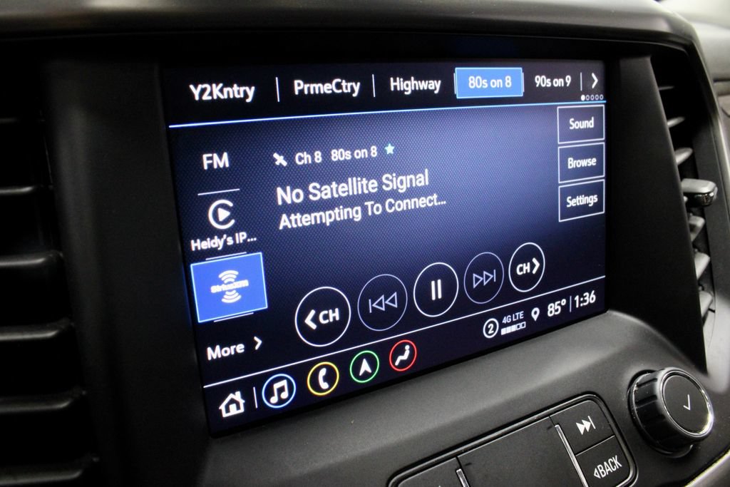 Used 2023 GMC Acadia AT4 w/ Technology Package AWD/4WD image 3