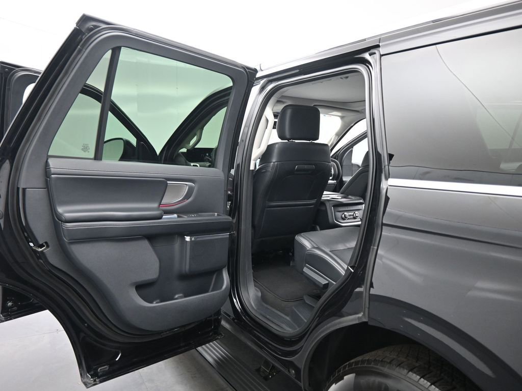 Certified 2025 Ford Expedition Platinum image 17