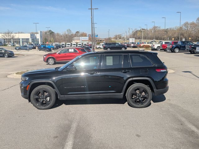 Used 2023 Jeep Grand Cherokee Limited w/ Luxury Tech Group II AWD/4WD image 6