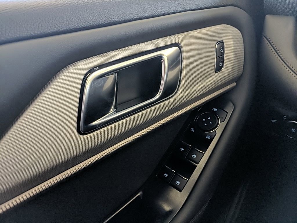 Certified 2025 Ford Explorer Active w/ Active Comfort Package image 27