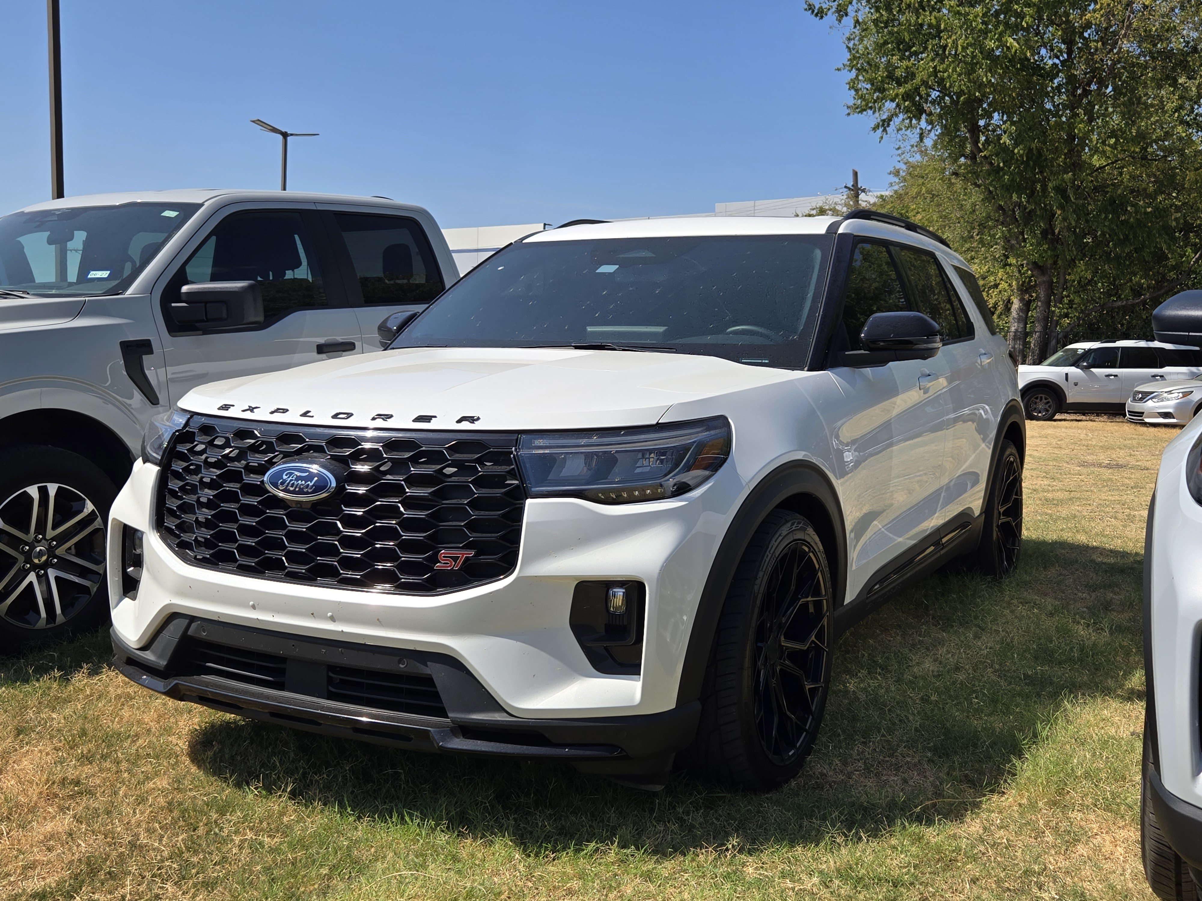 Certified 2025 Ford Explorer ST AWD/4WD image 3