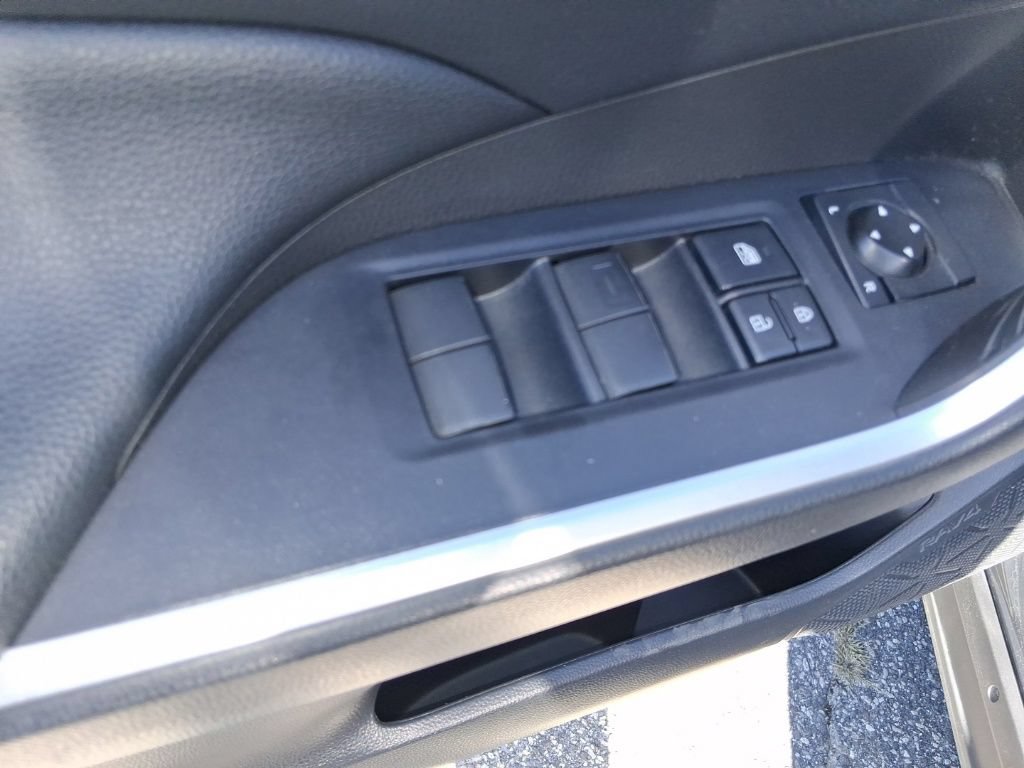 Used 2020 Toyota RAV4 LE w/ Carpet Mat Package AWD/4WD image 11